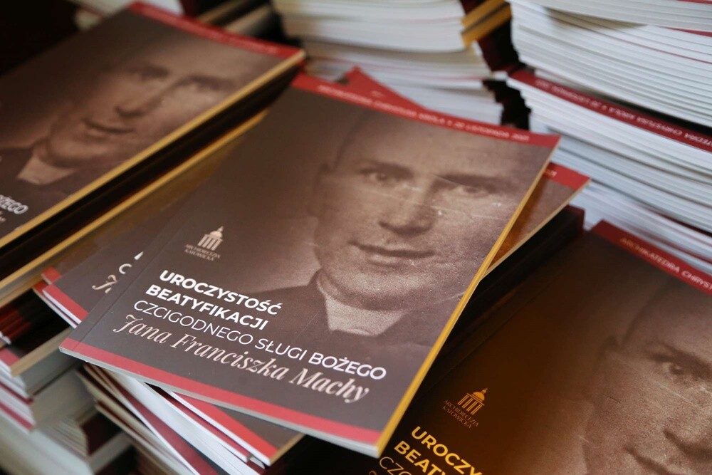 W sobotę rano w katedrze Chrystusa Króla w Katowicach rozpoczęły się uroczystości beatyfikacyjne księdza Jana Machy. W budynku zgromadziły się tłumy wiernych.
fot. Archidiecezja Katowicka