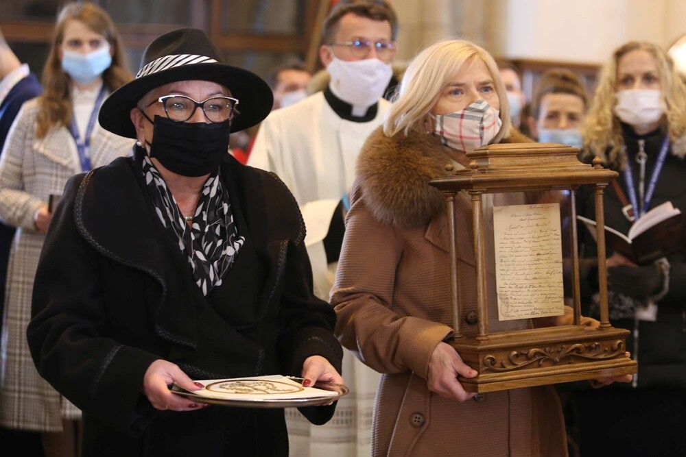 W sobotę rano w katedrze Chrystusa Króla w Katowicach rozpoczęły się uroczystości beatyfikacyjne księdza Jana Machy. W budynku zgromadziły się tłumy wiernych.
fot. Archidiecezja Katowicka