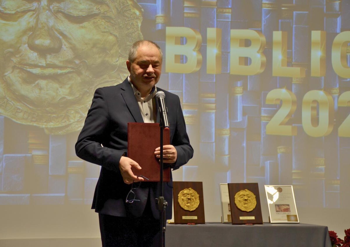 Od 1997 roku, z okazji Dnia Bibliotekarza (8 maja), Miejska Biblioteka Publiczna w Rudzie Śląskiej przyznaje „BIBLIOSY” – Nagrody Honorowe w dwóch kategoriach: „Bibliotekarz Roku” i „Czytelnik Roku” fot. MBP w Rudzie Śląskiej