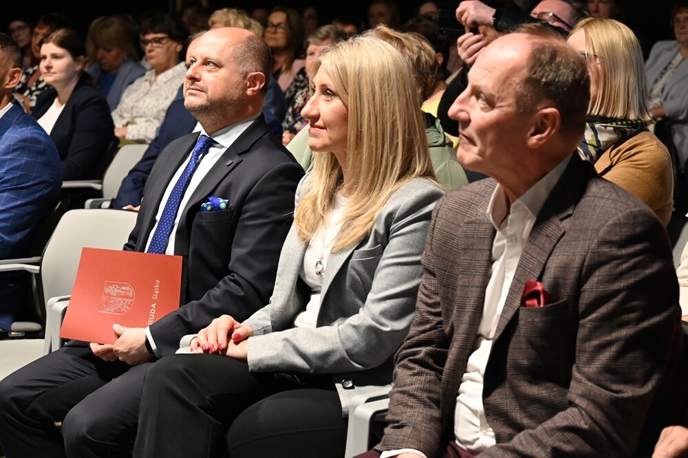 Wczoraj 7 maja, z okazji Dnia Bibliotekarza, odbyła się gala, podczas której wręczono prestiżowe nagrody "Bibliosy 2025". / fot. UM Ruda Śląska