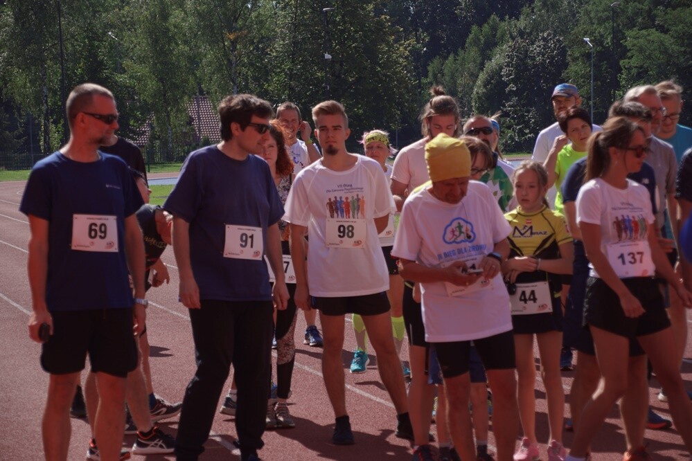 Zapaleni biegacze i miłośnicy marszu nordic walking mieli dzisiaj okazję sprawdzić swoje siły na stadionie lekkoatletycznym przy ul. Czarnoleśnej. Odbył się "VII Bieg – marsz dla zdrowia psychicznego".