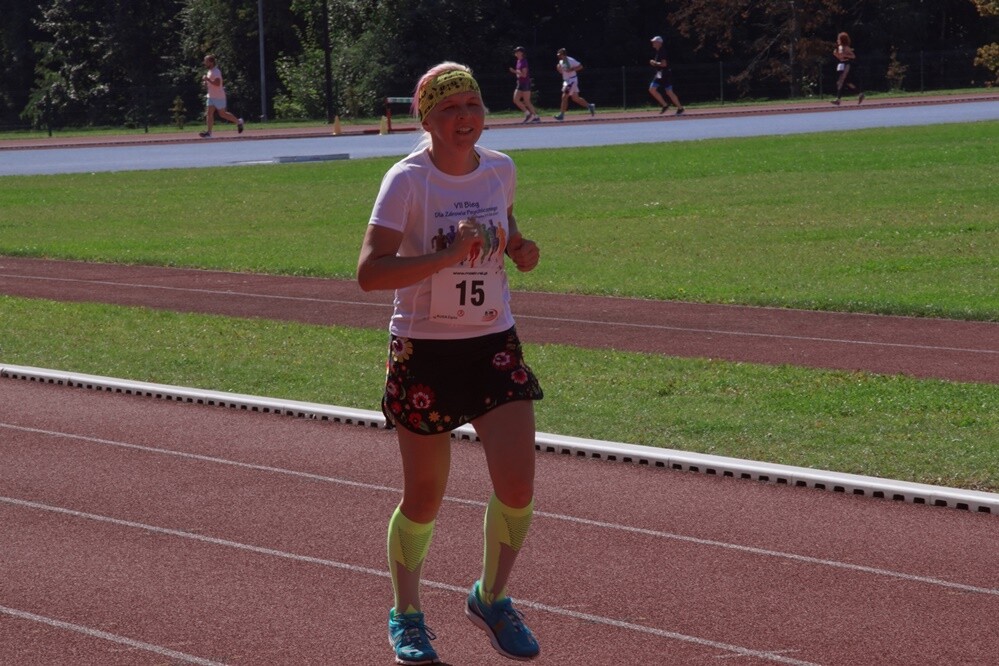 Zapaleni biegacze i miłośnicy marszu nordic walking mieli dzisiaj okazję sprawdzić swoje siły na stadionie lekkoatletycznym przy ul. Czarnoleśnej. Odbył się "VII Bieg – marsz dla zdrowia psychicznego".