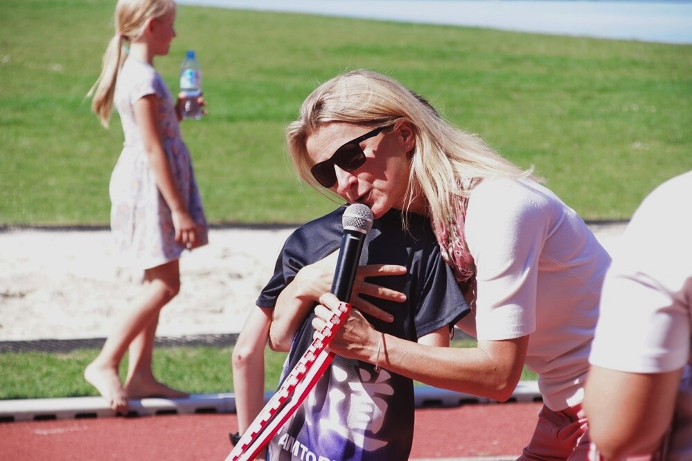 Zapaleni biegacze i miłośnicy marszu nordic walking mieli dzisiaj okazję sprawdzić swoje siły na stadionie lekkoatletycznym przy ul. Czarnoleśnej. Odbył się "VII Bieg – marsz dla zdrowia psychicznego".