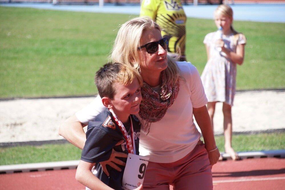 Zapaleni biegacze i miłośnicy marszu nordic walking mieli dzisiaj okazję sprawdzić swoje siły na stadionie lekkoatletycznym przy ul. Czarnoleśnej. Odbył się "VII Bieg – marsz dla zdrowia psychicznego".