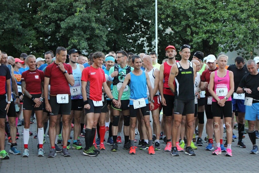 W Rudzie Śląskiej dobiegł końca XXII Międzynarodowy Bieg 12-godzinny. Do rywalizacji stanęłO 68 osób. 52 udało się przekroczyć magiczną liczbę 80 km, wymaganą do otrzymania medalu, koszulki oraz pucharu.