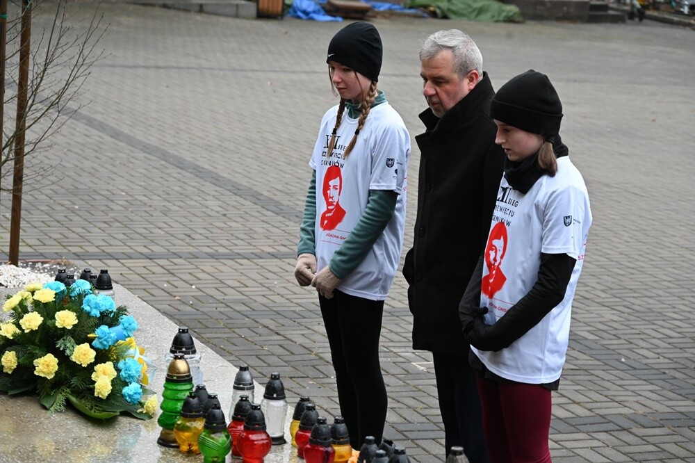 Uczniowie i nauczyciele z pięciu szkół z Rudy Śląskiej oddali hołd poległym górnikom / fot. UM Ruda Śląska