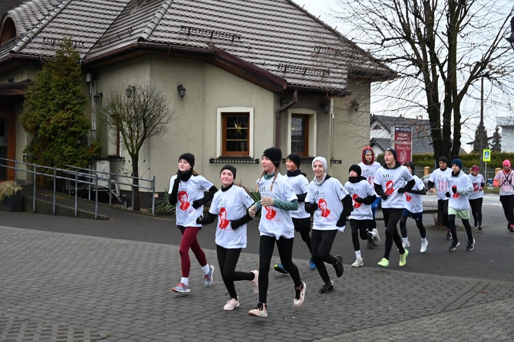 Uczniowie i nauczyciele z pięciu szkół z Rudy Śląskiej oddali hołd poległym górnikom / fot. UM Ruda Śląska