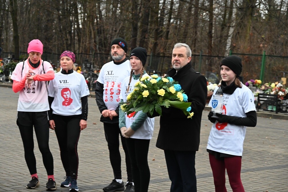 Uczniowie i nauczyciele z pięciu szkół z Rudy Śląskiej oddali hołd poległym górnikom / fot. UM Ruda Śląska