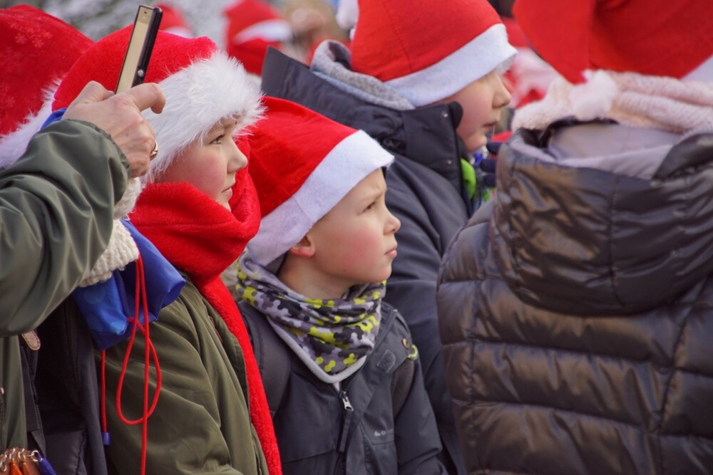 Bieg Mikołajów w Rudzie Śląskiej to już tradycja!Tym razem rudzianie o wielkich sercach pobiegli, żeby pomóc czternastoletniej Wiktorii, która od pięciu lat walczy z ciężką chorobą - histiocytozą, która zdarza się raz na milion osób. Wczoraj udało się spełnić jedno z marzeń dziewczynki. W czasie biegu otrzymała ona pieska rasy sznaucer miniaturowy.