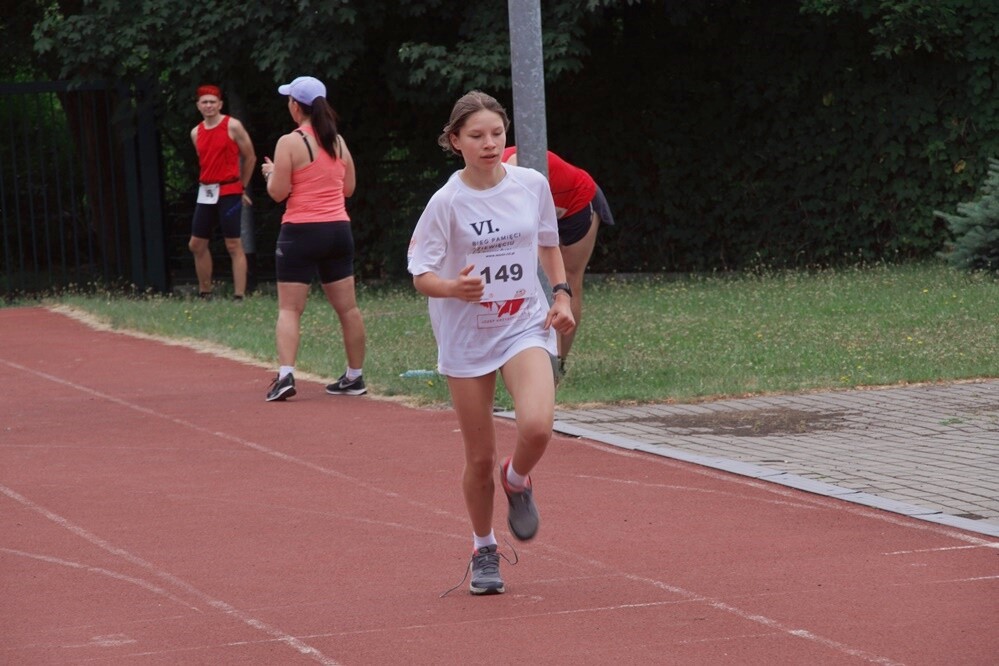 Kolejny Bieg Wiewiórki za nami! Jak zwykle rywalizację rozpoczęły dzieci, które miały do pokonania 1 km. Na starszych czekała pętla o długości 4,2 km, którą biegacze mogli pokonać maksymalnie pięć razy, a zawodnicy w konkurencji nordic walking trzy razy.