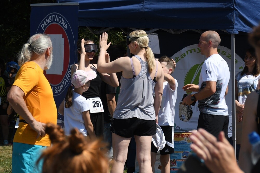 Niedzielna rywalizacja sportowa była poświęcona śp. prezydent Grażynie Dziedzic, która była inicjatorem organizacji Biegu Wiewiórki. 

fot. Jacek Knapik
