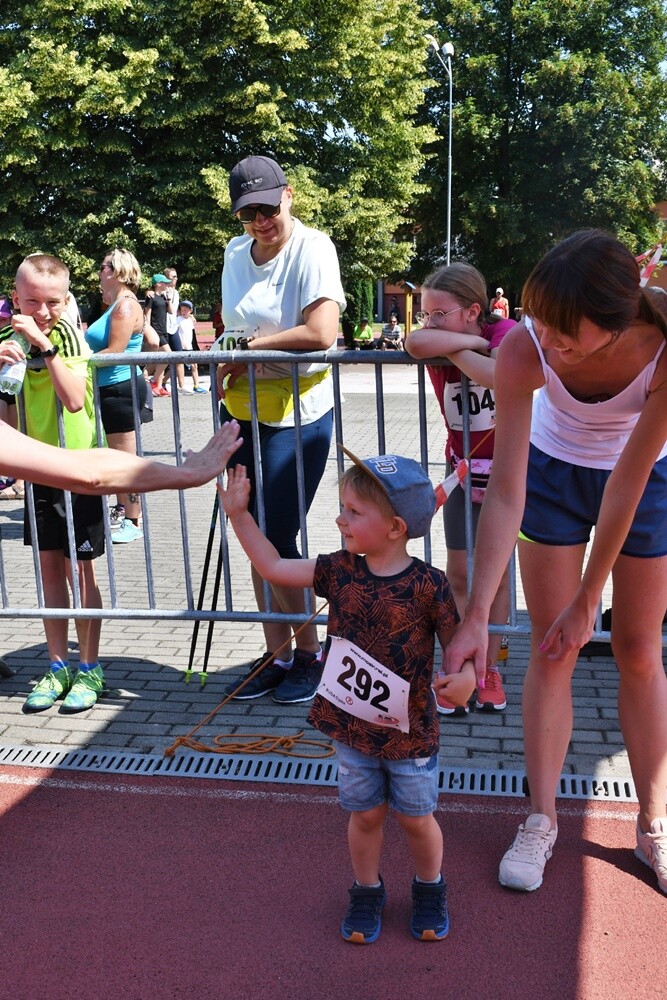 Niedzielna rywalizacja sportowa była poświęcona śp. prezydent Grażynie Dziedzic, która była inicjatorem organizacji Biegu Wiewiórki. 

fot. Jacek Knapik