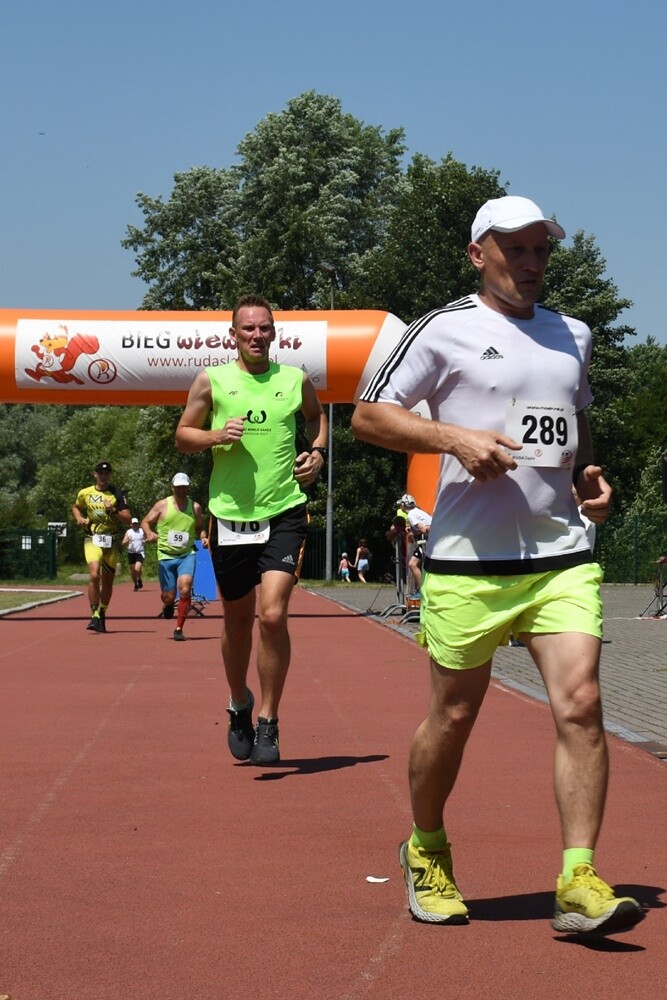 Niedzielna rywalizacja sportowa była poświęcona śp. prezydent Grażynie Dziedzic, która była inicjatorem organizacji Biegu Wiewiórki. 

fot. Jacek Knapik