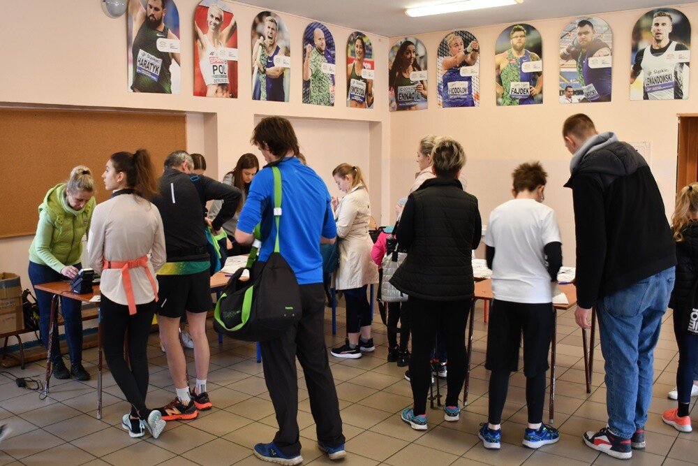 Miłośnicy aktywnego stylu życia znów pobiegli z rudzką wiewiórką. W sobotę na bieżni Szkoły Podstawowej Sportowej nr 15 oraz w halembskim lesie rozpoczął się kolejny cykl "Biegu Wiewiórki". 

fot. Jacek Knapik