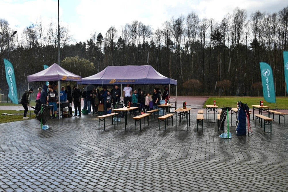 Miłośnicy aktywnego stylu życia znów pobiegli z rudzką wiewiórką. W sobotę na bieżni Szkoły Podstawowej Sportowej nr 15 oraz w halembskim lesie rozpoczął się kolejny cykl "Biegu Wiewiórki". 

fot. Jacek Knapik