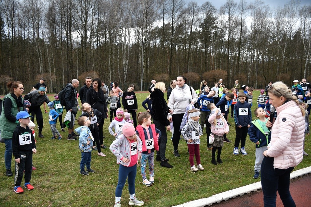 Miłośnicy aktywnego stylu życia znów pobiegli z rudzką wiewiórką. W sobotę na bieżni Szkoły Podstawowej Sportowej nr 15 oraz w halembskim lesie rozpoczął się kolejny cykl "Biegu Wiewiórki". 

fot. Jacek Knapik