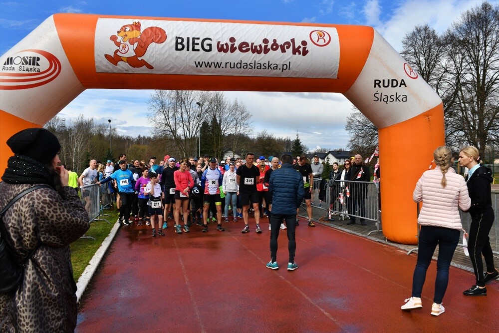 Miłośnicy aktywnego stylu życia znów pobiegli z rudzką wiewiórką. W sobotę na bieżni Szkoły Podstawowej Sportowej nr 15 oraz w halembskim lesie rozpoczął się kolejny cykl "Biegu Wiewiórki". 

fot. Jacek Knapik