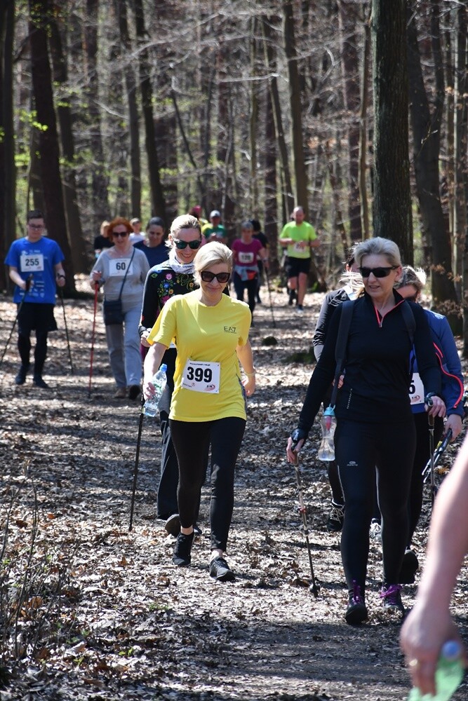 Zapaleni biegacze i miłośnicy nordic walking w  promieniach kwietniowego słońca znowu pobiegli z wiewiórką! W halembskim lesie odbył się drugi w tym roku "Bieg Wiewiórki", podczas którego swoje siły sprawdzili starsi i młodsi sportowcy. Nie zabrakło również dzieci.

fot. Jacek Knapik