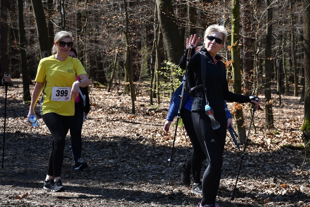 Zapaleni biegacze i miłośnicy nordic walking w  promieniach kwietniowego słońca znowu pobiegli z wiewiórką! W halembskim lesie odbył się drugi w tym roku "Bieg Wiewiórki", podczas którego swoje siły sprawdzili starsi i młodsi sportowcy. Nie zabrakło również dzieci.

fot. Jacek Knapik