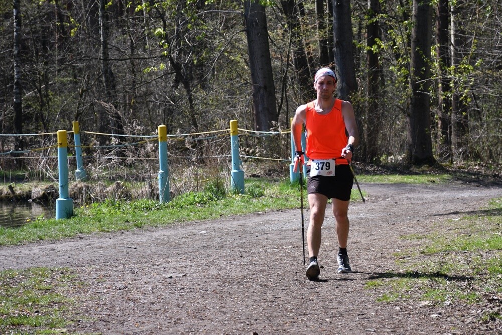 Zapaleni biegacze i miłośnicy nordic walking w  promieniach kwietniowego słońca znowu pobiegli z wiewiórką! W halembskim lesie odbył się drugi w tym roku "Bieg Wiewiórki", podczas którego swoje siły sprawdzili starsi i młodsi sportowcy. Nie zabrakło również dzieci.

fot. Jacek Knapik