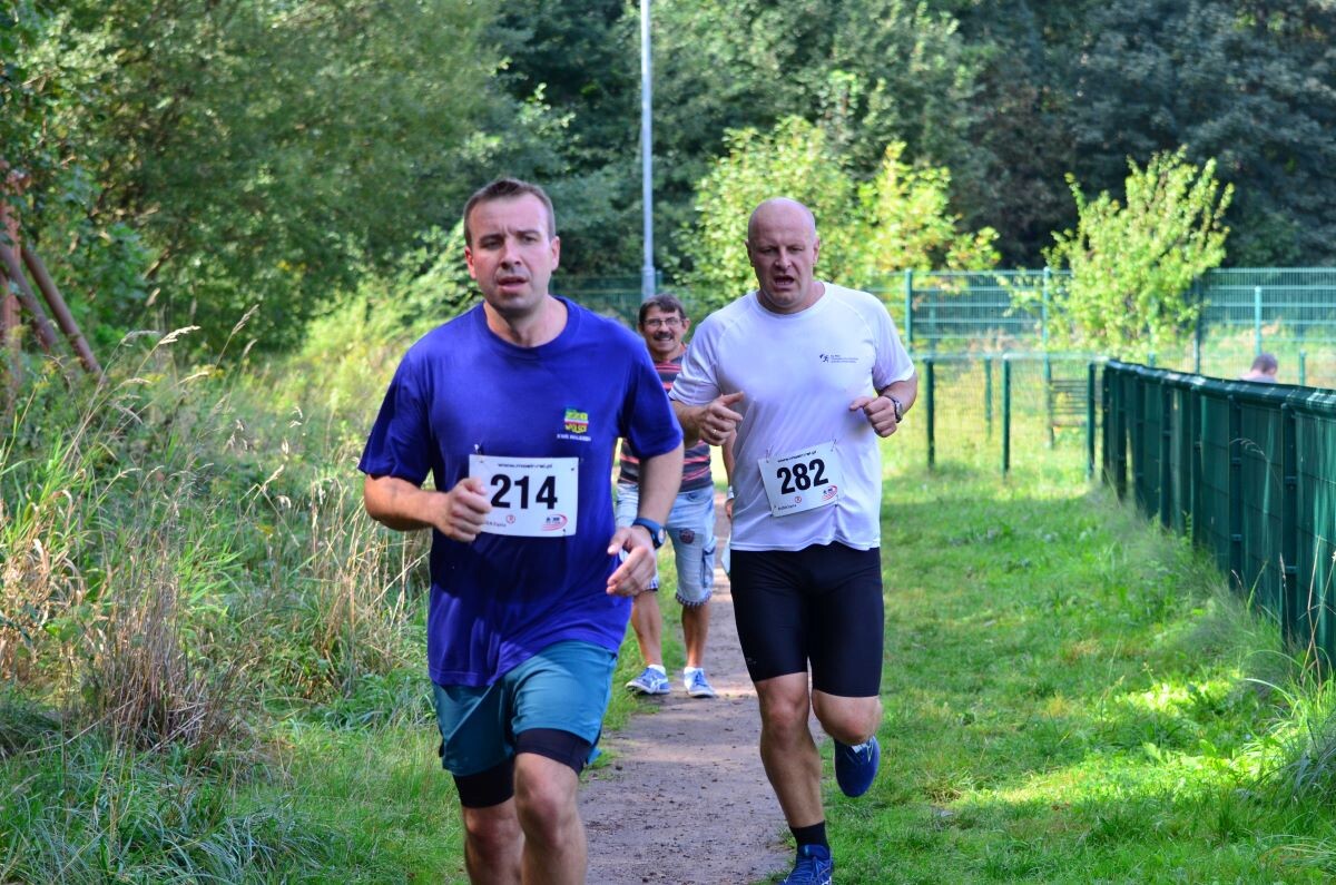 Odbyła się sierpniowa edycja Biegu Wiewiórki! W sobotę 24 sierpnia 2024 roku  wszyscy chętni tradycyjnie zebrali się przy Szkole Podstawowej Sportowej nr 15 przy ul. Energetyków 15, aby wziąć udział w zawodach biegowych. / fot. Marek Faber