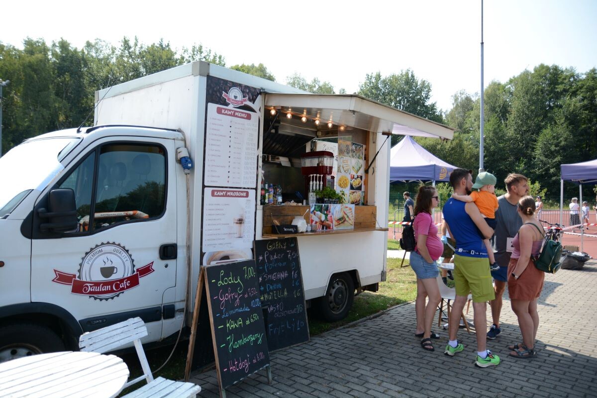 Odbyła się sierpniowa edycja Biegu Wiewiórki! W sobotę 24 sierpnia 2024 roku  wszyscy chętni tradycyjnie zebrali się przy Szkole Podstawowej Sportowej nr 15 przy ul. Energetyków 15, aby wziąć udział w zawodach biegowych. / fot. Marek Faber