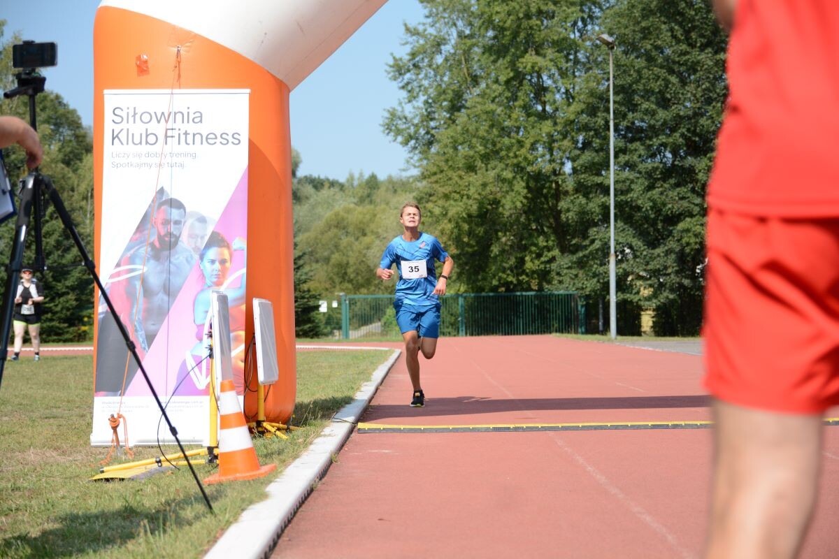 Odbyła się sierpniowa edycja Biegu Wiewiórki! W sobotę 24 sierpnia 2024 roku  wszyscy chętni tradycyjnie zebrali się przy Szkole Podstawowej Sportowej nr 15 przy ul. Energetyków 15, aby wziąć udział w zawodach biegowych. / fot. Marek Faber