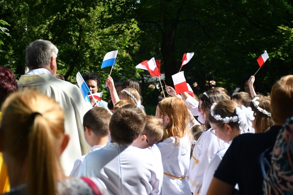 Ulicami wszystkich dzielnic naszego miasta przeszły dzisiaj procesje z okazji obchodów Uroczystości Najświętszego Ciała i Krwi Chrystusa.

fot. Jacek Knapik