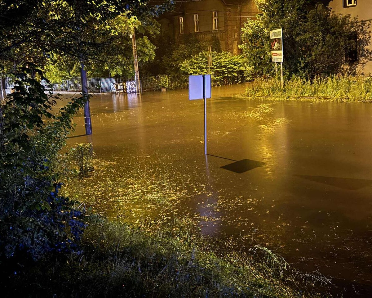 Strażacy z Rudy Śląskiej interweniowali wczoraj 13 razy po intensywnych opadach deszczu i silnym wietrze / fot. KM PSP / Marek Faber