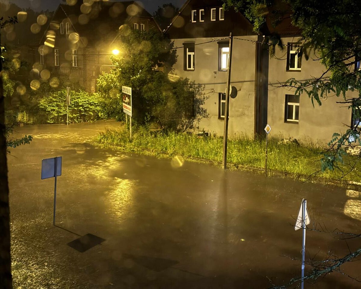 Strażacy z Rudy Śląskiej interweniowali wczoraj 13 razy po intensywnych opadach deszczu i silnym wietrze / fot. KM PSP / Marek Faber