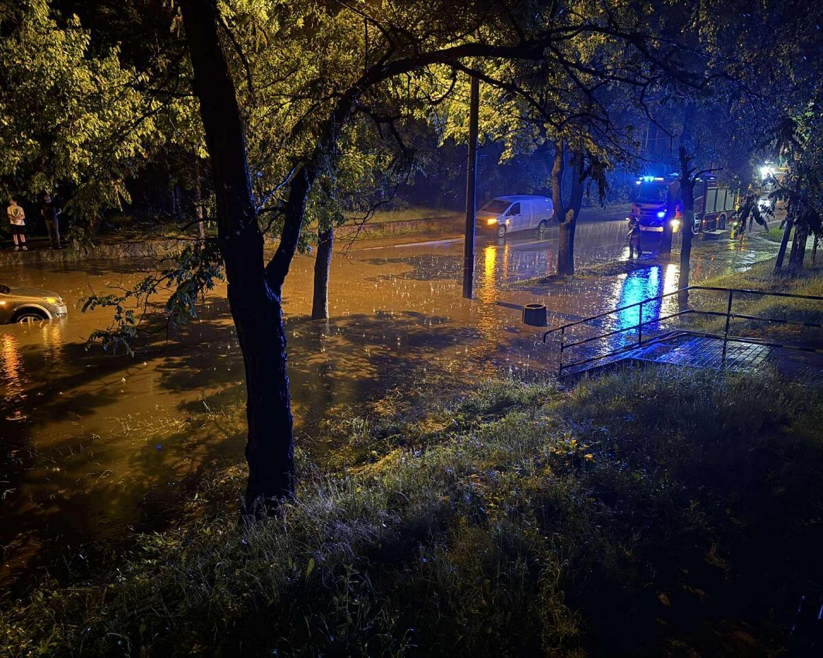 Strażacy z Rudy Śląskiej interweniowali wczoraj 13 razy po intensywnych opadach deszczu i silnym wietrze / fot. KM PSP / Marek Faber
