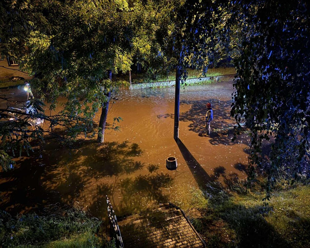 Strażacy z Rudy Śląskiej interweniowali wczoraj 13 razy po intensywnych opadach deszczu i silnym wietrze / fot. KM PSP / Marek Faber