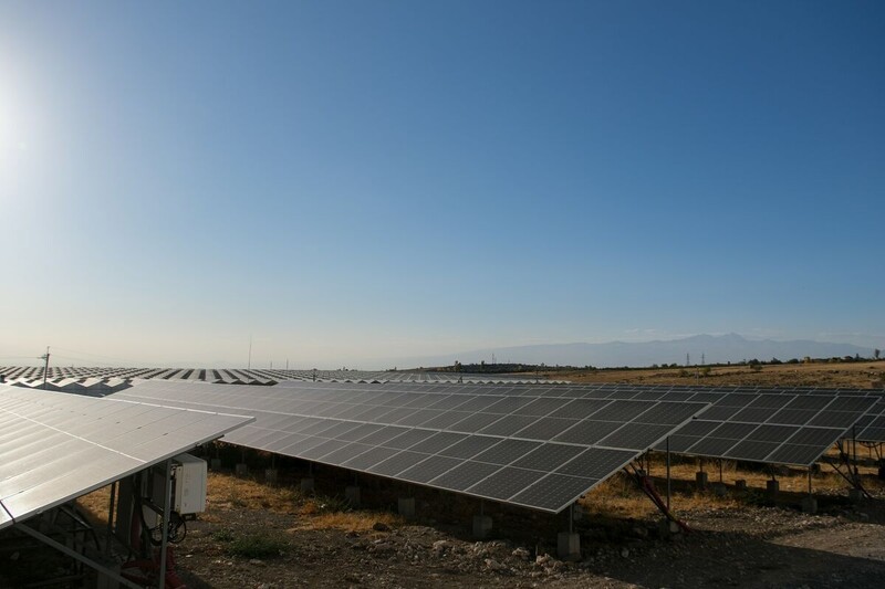 Czy budowa farm fotowoltaicznych jest opłacalna w 2024 roku?