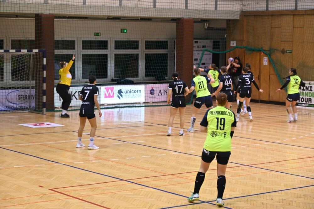 Derby Rudy Śląskiej w piłce ręcznej kobiet/fot. FB Michał Pierończyk