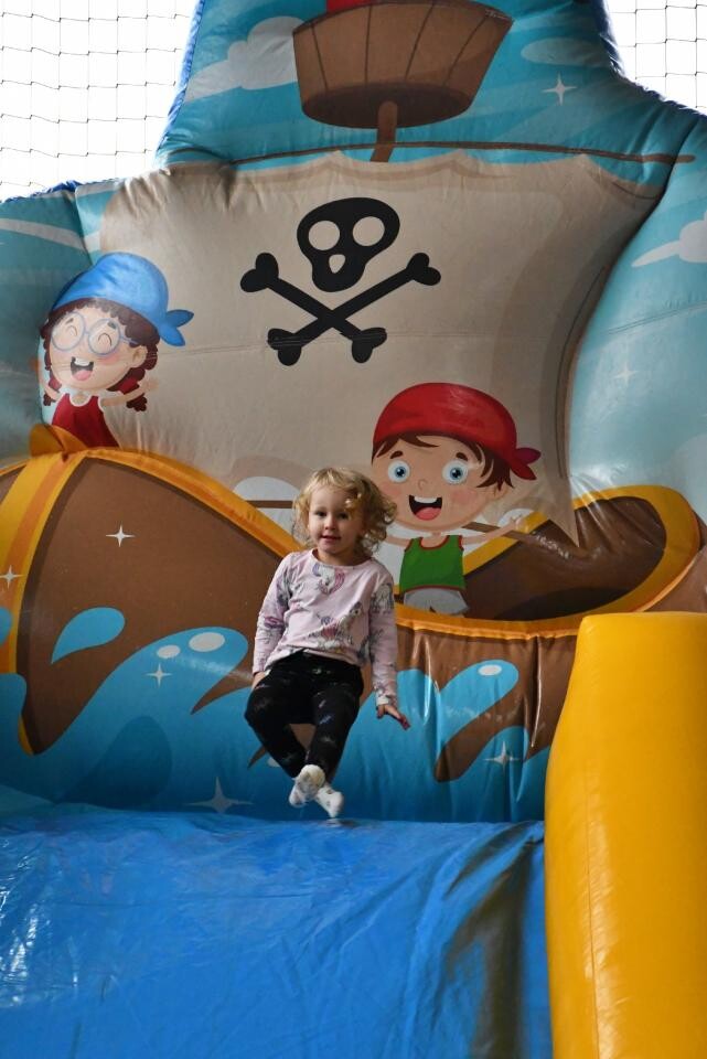 Trwa "Dmuchane Zakończenie Ferii". Atrakcji dla dzieci jest tutaj co niemiara! / fot. Jacek Knapik