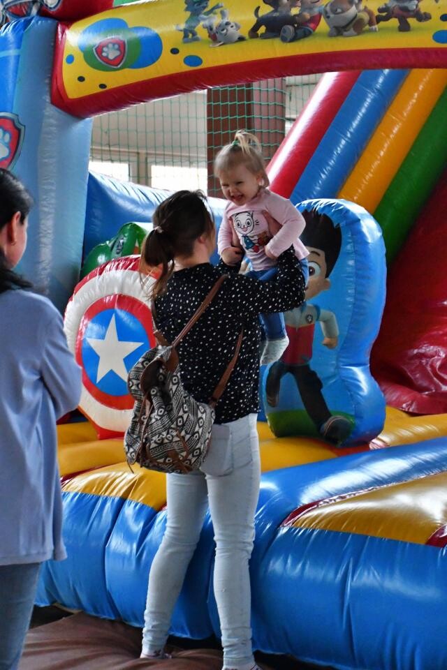 Trwa "Dmuchane Zakończenie Ferii". Atrakcji dla dzieci jest tutaj co niemiara! / fot. Jacek Knapik