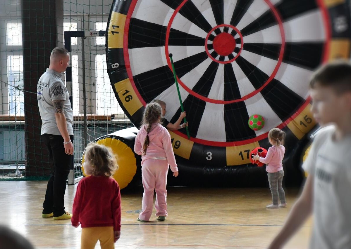 Trwa "Dmuchane Zakończenie Ferii". Atrakcji dla dzieci jest tutaj co niemiara! / fot. Jacek Knapik