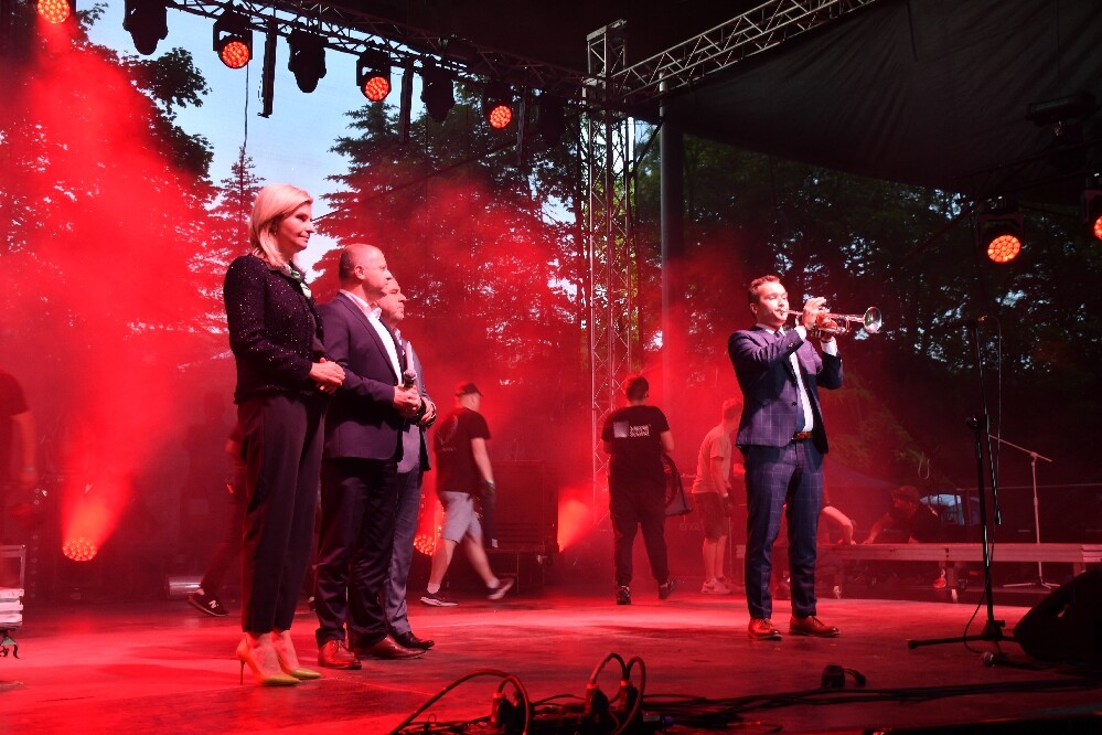 Po czterech latach powróciły Dni Rudy Śląskiej! Wczoraj na scenie zagrały zespoły CoverNostra, Oberschlesien i Mary Spolsky. W finałowym koncercie Zespołu Dżem  uczestniczyło ponad 7 tysięcy osób! Zobaczcie zdjęcia i filmy!

fot. Jacek Knapik