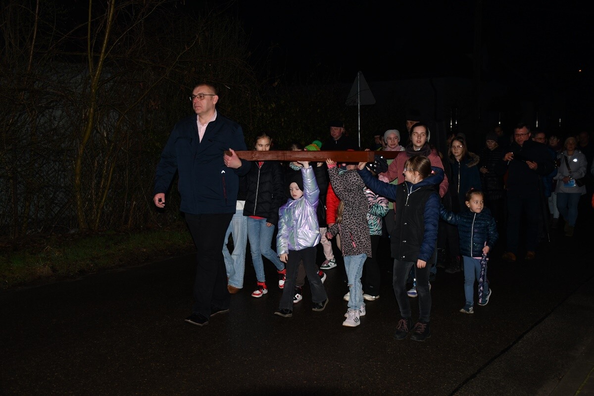 Droga Krzyżowa ulicami miasta. / fot. Jacek Knapik