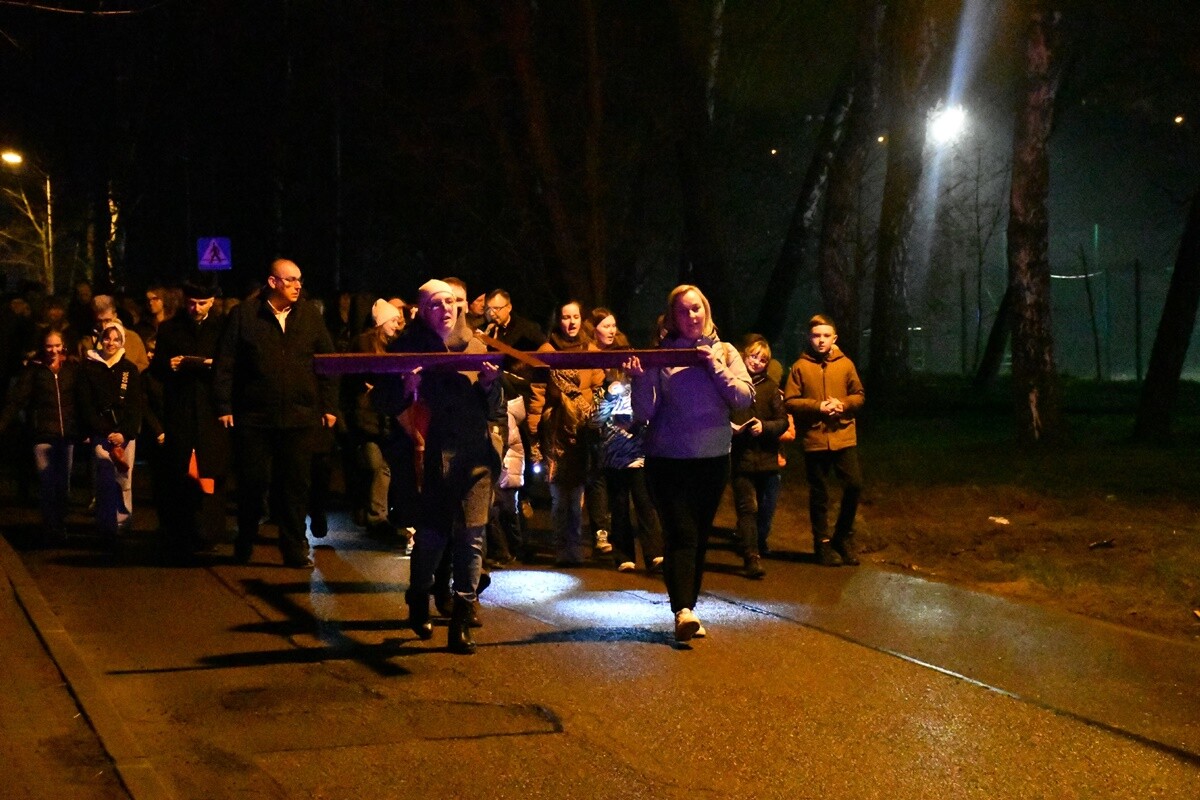 Droga Krzyżowa ulicami miasta. / fot. Jacek Knapik
