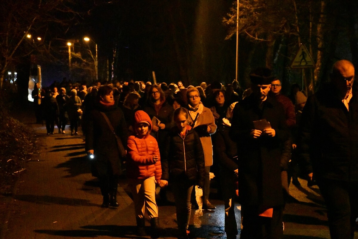 Droga Krzyżowa ulicami miasta. / fot. Jacek Knapik
