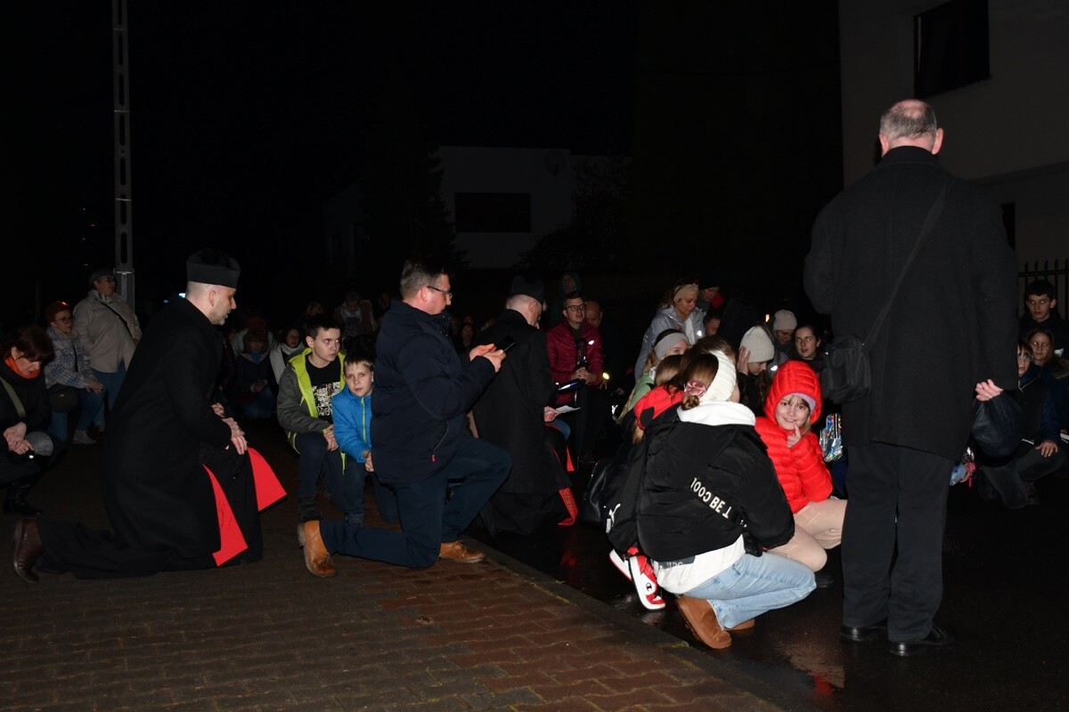 Droga Krzyżowa ulicami miasta. / fot. Jacek Knapik