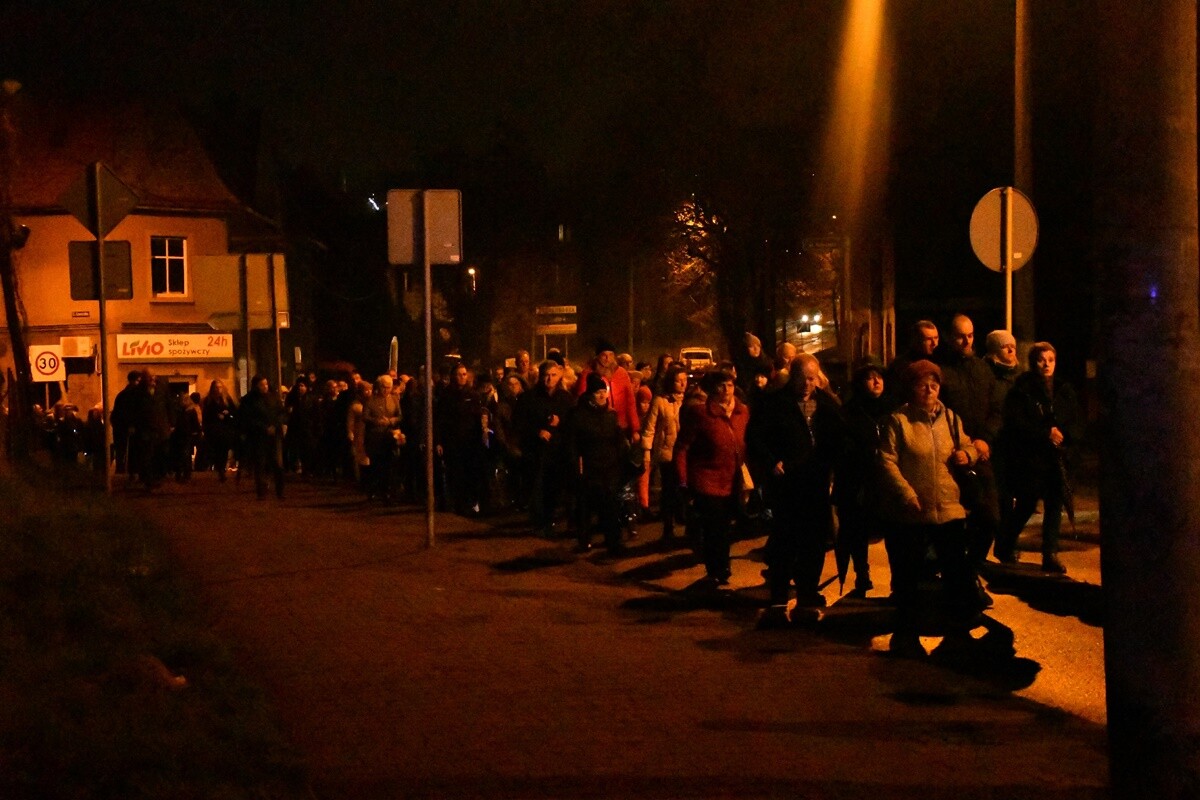 Droga Krzyżowa ulicami miasta. / fot. Jacek Knapik