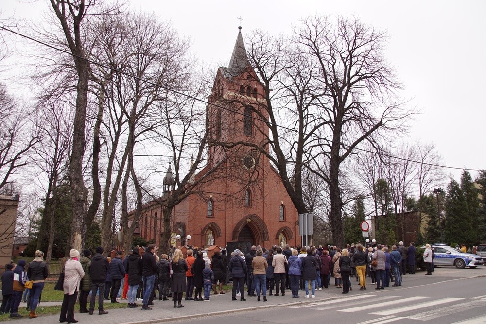 W piątek przed Niedzielą Palmową z kościoła pod wezwaniem św. Marii Magdaleny w Bielszowicach wyruszyła procesja drogi krzyżowej.