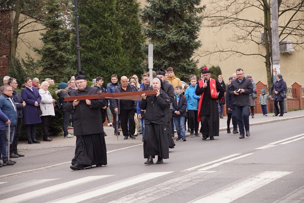 W piątek przed Niedzielą Palmową z kościoła pod wezwaniem św. Marii Magdaleny w Bielszowicach wyruszyła procesja drogi krzyżowej.