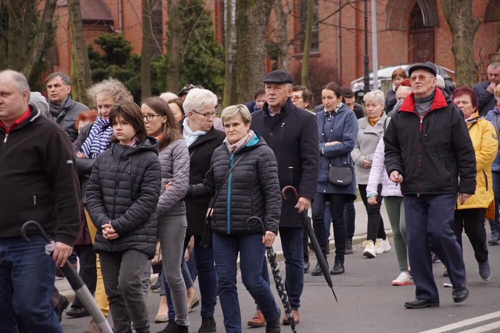 W piątek przed Niedzielą Palmową z kościoła pod wezwaniem św. Marii Magdaleny w Bielszowicach wyruszyła procesja drogi krzyżowej.