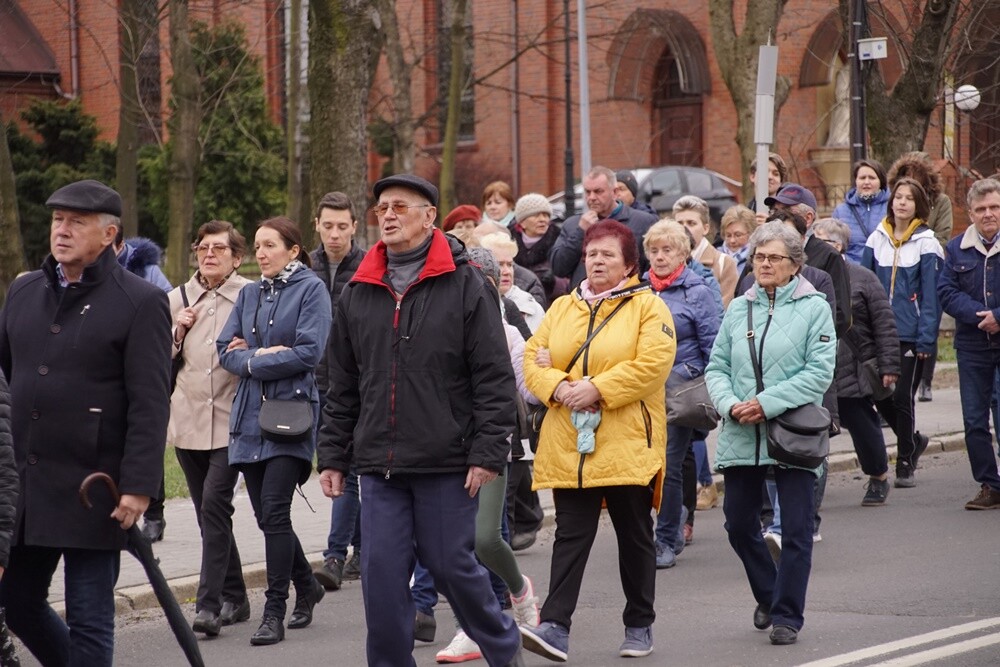 W piątek przed Niedzielą Palmową z kościoła pod wezwaniem św. Marii Magdaleny w Bielszowicach wyruszyła procesja drogi krzyżowej.