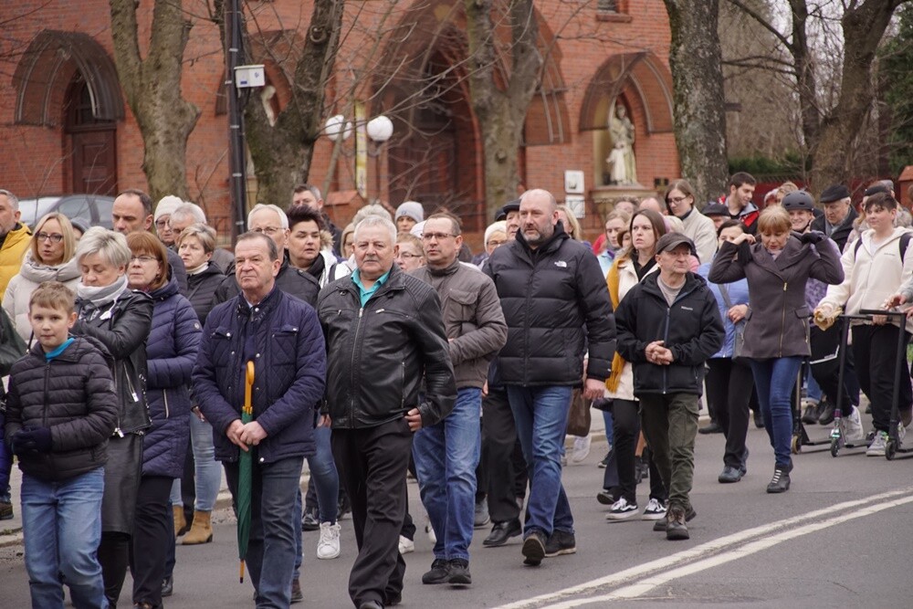W piątek przed Niedzielą Palmową z kościoła pod wezwaniem św. Marii Magdaleny w Bielszowicach wyruszyła procesja drogi krzyżowej.