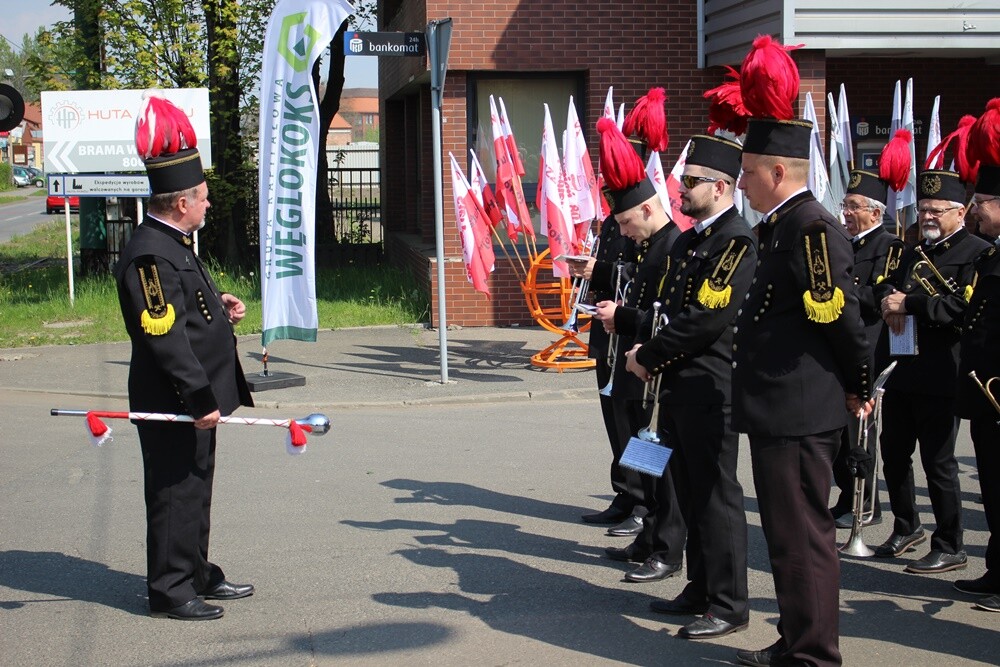 Dzisiaj wspomnienie św. Floriana, patrona hutników, strażaków i kominiarzy. Z tej okazji odbył się tradycyjny przemarsz byłych i obecnych pracowników Huty "Pokój" spod zakładu do kościoła św. Pawła Apostoła w Nowym Bytomiu.