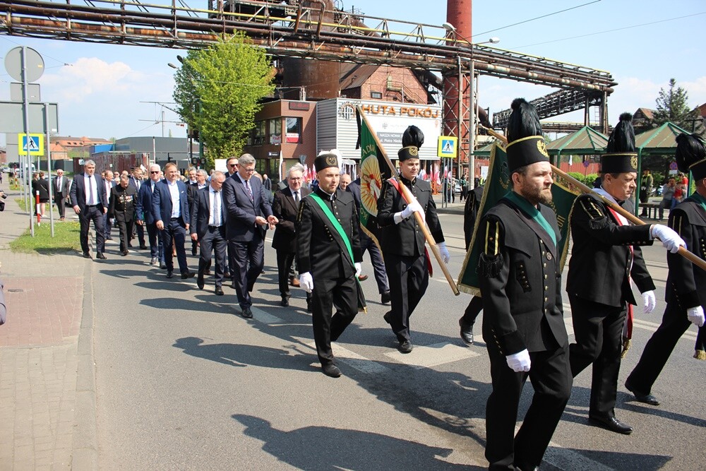 Dzisiaj wspomnienie św. Floriana, patrona hutników, strażaków i kominiarzy. Z tej okazji odbył się tradycyjny przemarsz byłych i obecnych pracowników Huty "Pokój" spod zakładu do kościoła św. Pawła Apostoła w Nowym Bytomiu.